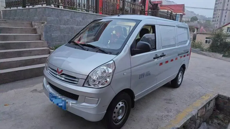 2022 WuLing RongGuang S 1.2L 76HP L4 5MT,autocango,china used car exporter,china ev exporter,chinese used car exporter,chinese used ev exporter