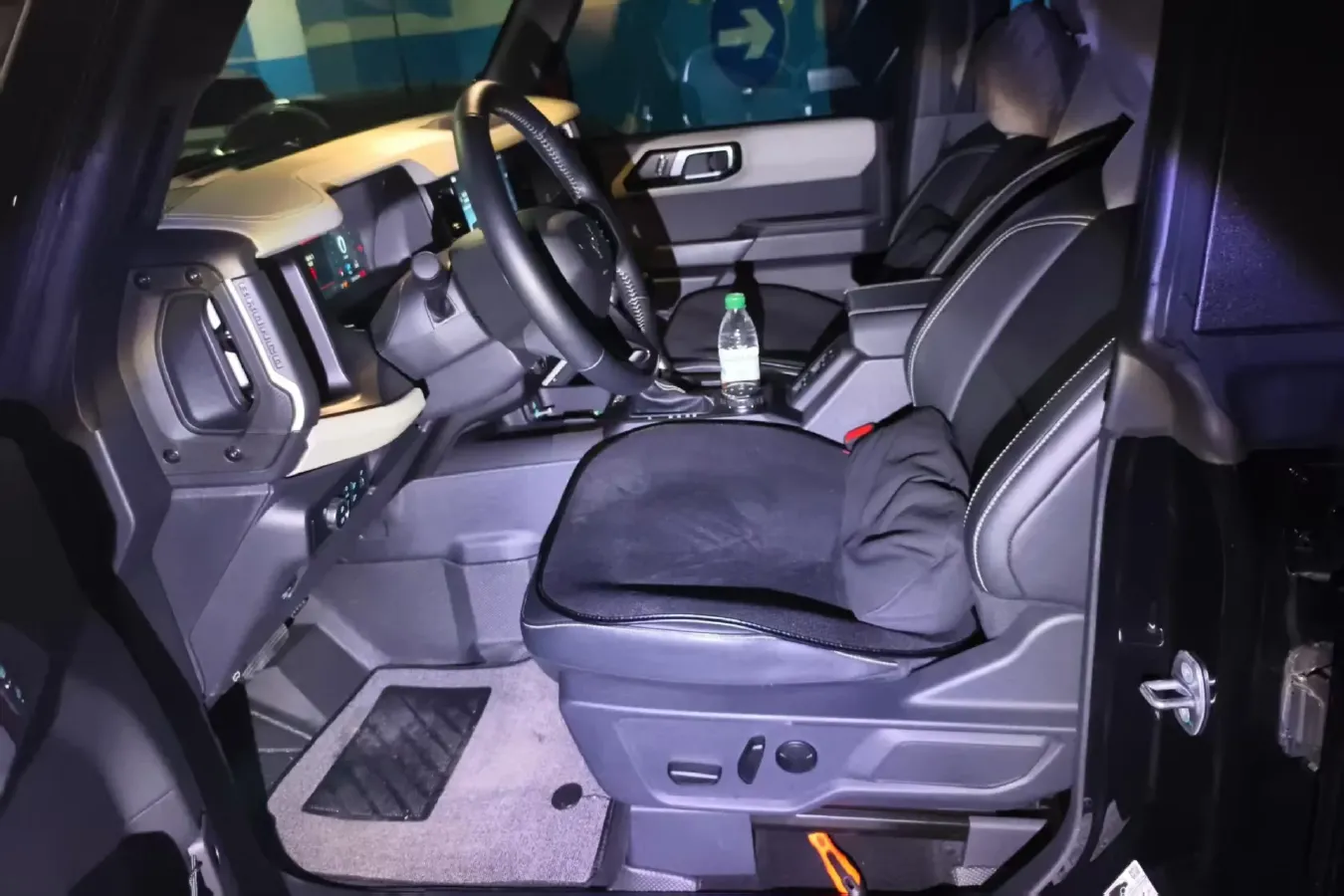 2024 Ford Bronco 2.3T 275HP L4 10AT,autocango,china used car exporter,china ev exporter,chinese used car exporter,chinese used ev exporter