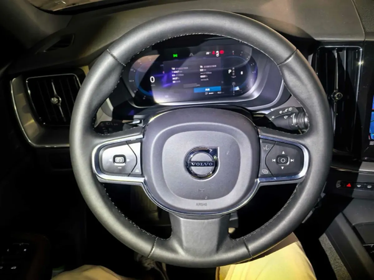 2023 Volvo XC60 2.0T 250HP L4 8AT,autocango,china used car exporter,china ev exporter,chinese used car exporter,chinese used ev exporter