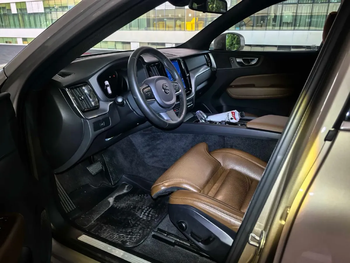 2023 Volvo XC60 2.0T 250HP L4 8AT,autocango,china used car exporter,china ev exporter,chinese used car exporter,chinese used ev exporter