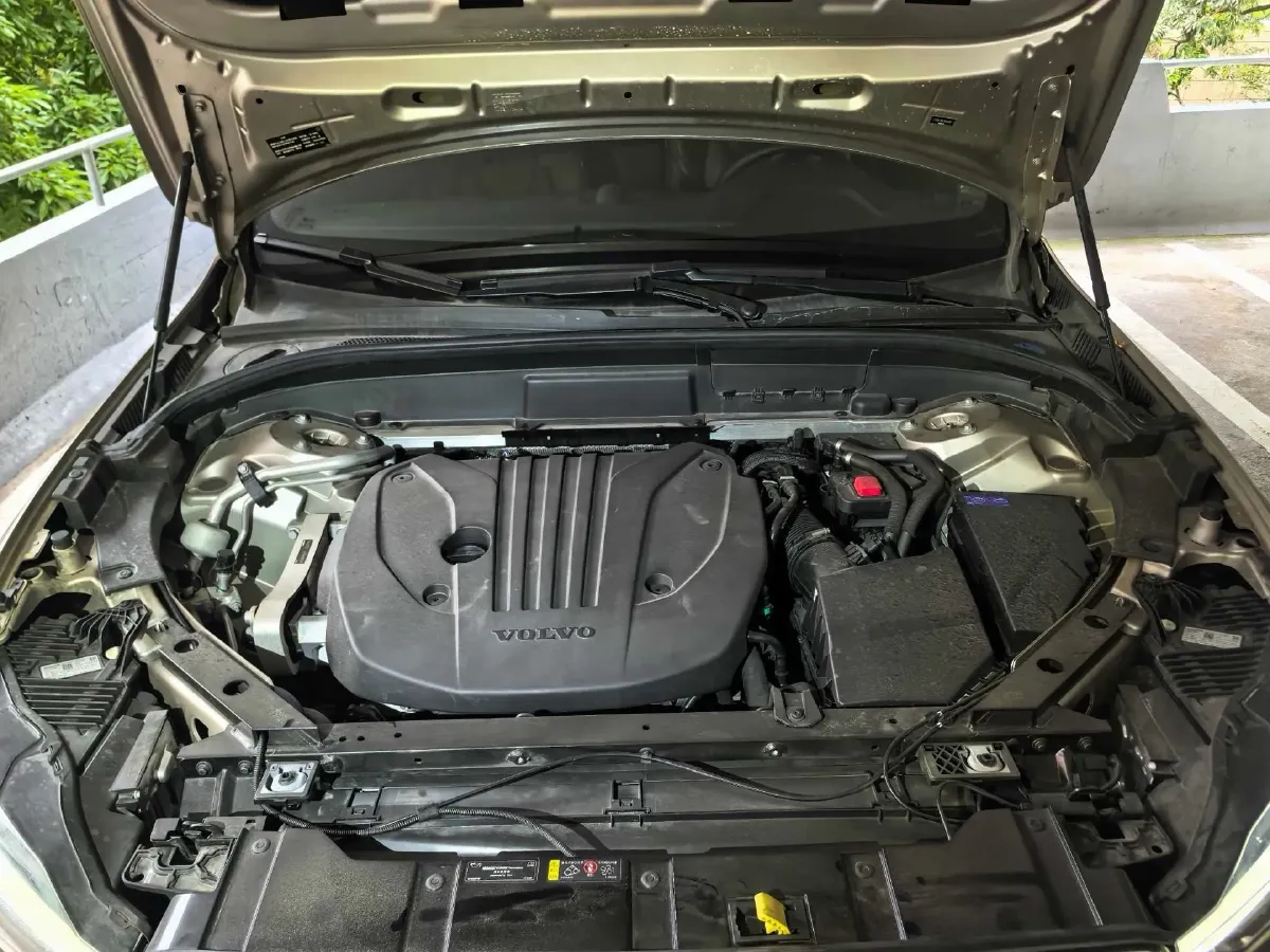 2023 Volvo XC60 2.0T 250HP L4 8AT,autocango,china used car exporter,china ev exporter,chinese used car exporter,chinese used ev exporter