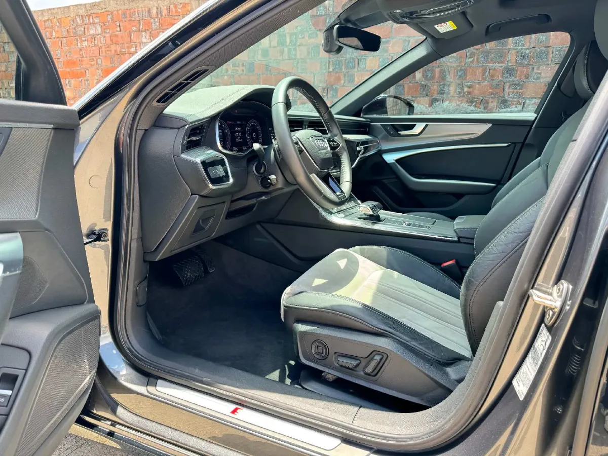 2020 Audi A6L 2.0T 224HP L4 7DCT,autocango,china used car exporter,china ev exporter,chinese used car exporter,chinese used ev exporter