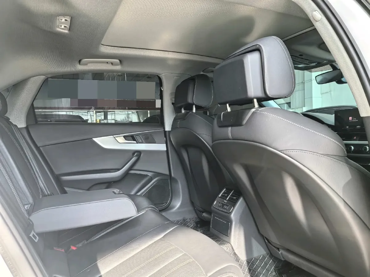 2022 Audi A4L 2.0T 190HP L4 7DCT,autocango,china used car exporter,china ev exporter,chinese used car exporter,chinese used ev exporter