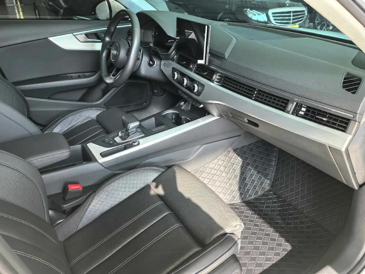 2022 Audi A4L 2.0T 190HP L4 7DCT,autocango,china used car exporter,china ev exporter,chinese used car exporter,chinese used ev exporter