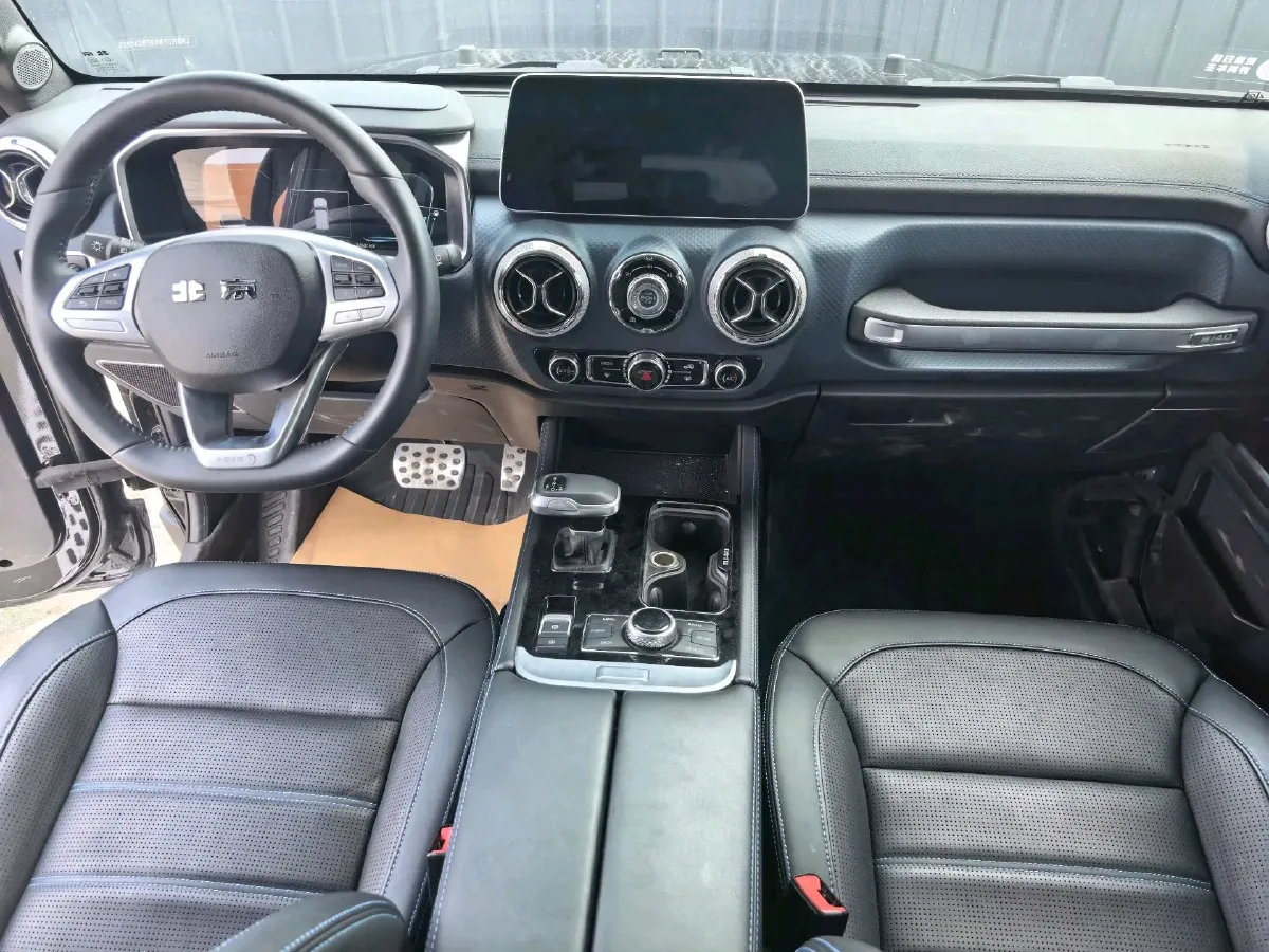 2023 Beijing BJ40 2.0T 224HP L4 8AT,autocango,china used car exporter,china ev exporter,chinese used car exporter,chinese used ev exporter