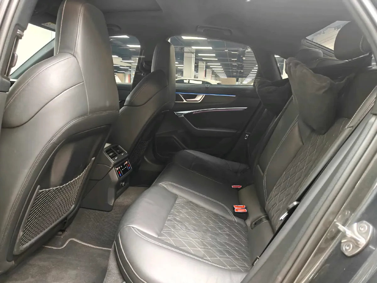 2022 Audi S6 2.9T 450HP V6 8AT,autocango,china used car exporter,china ev exporter,chinese used car exporter,chinese used ev exporter