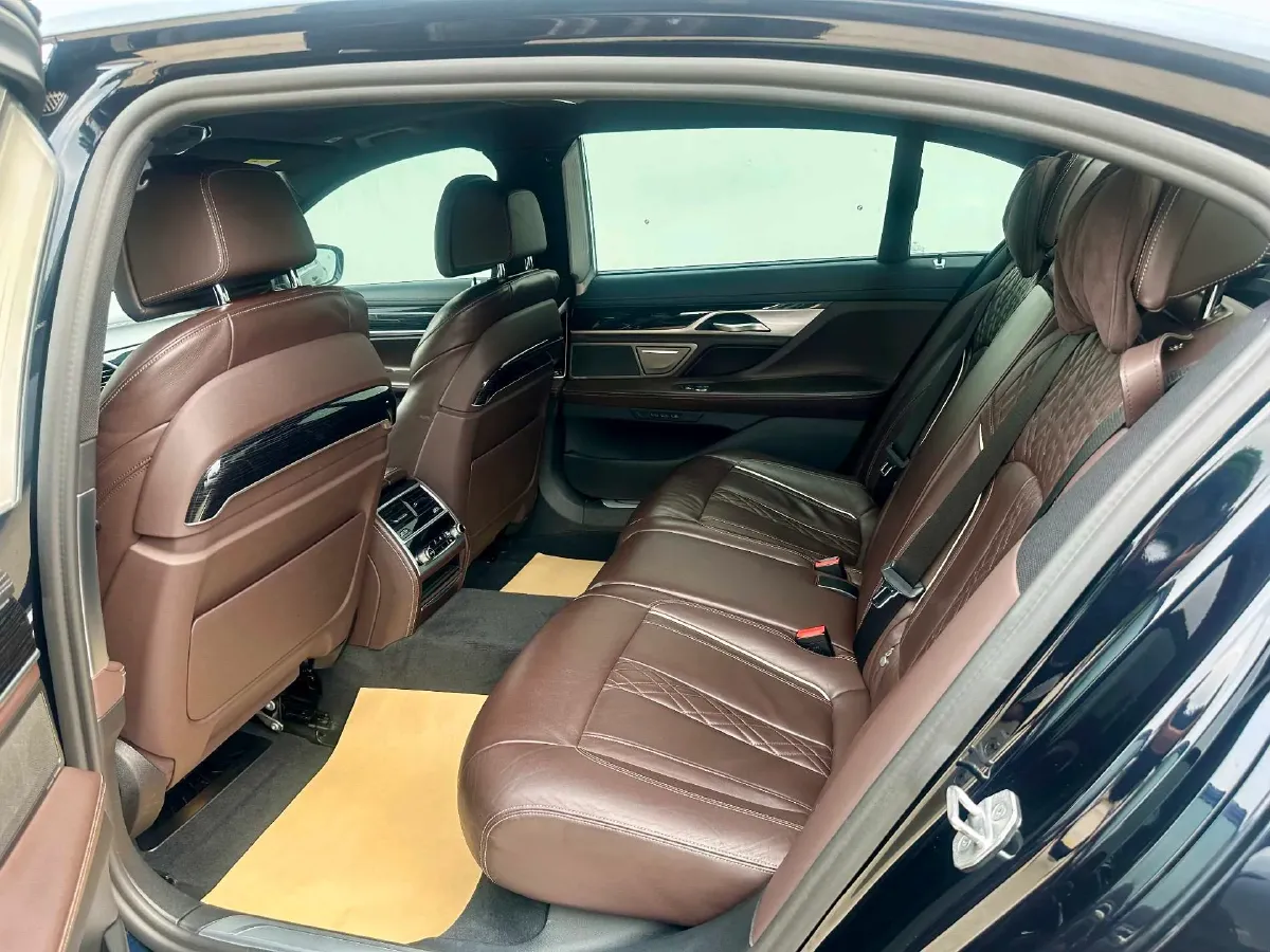 2021 BMW 7 Series 2.0T 265HP L4 8AT,autocango,china used car exporter,china ev exporter,chinese used car exporter,chinese used ev exporter