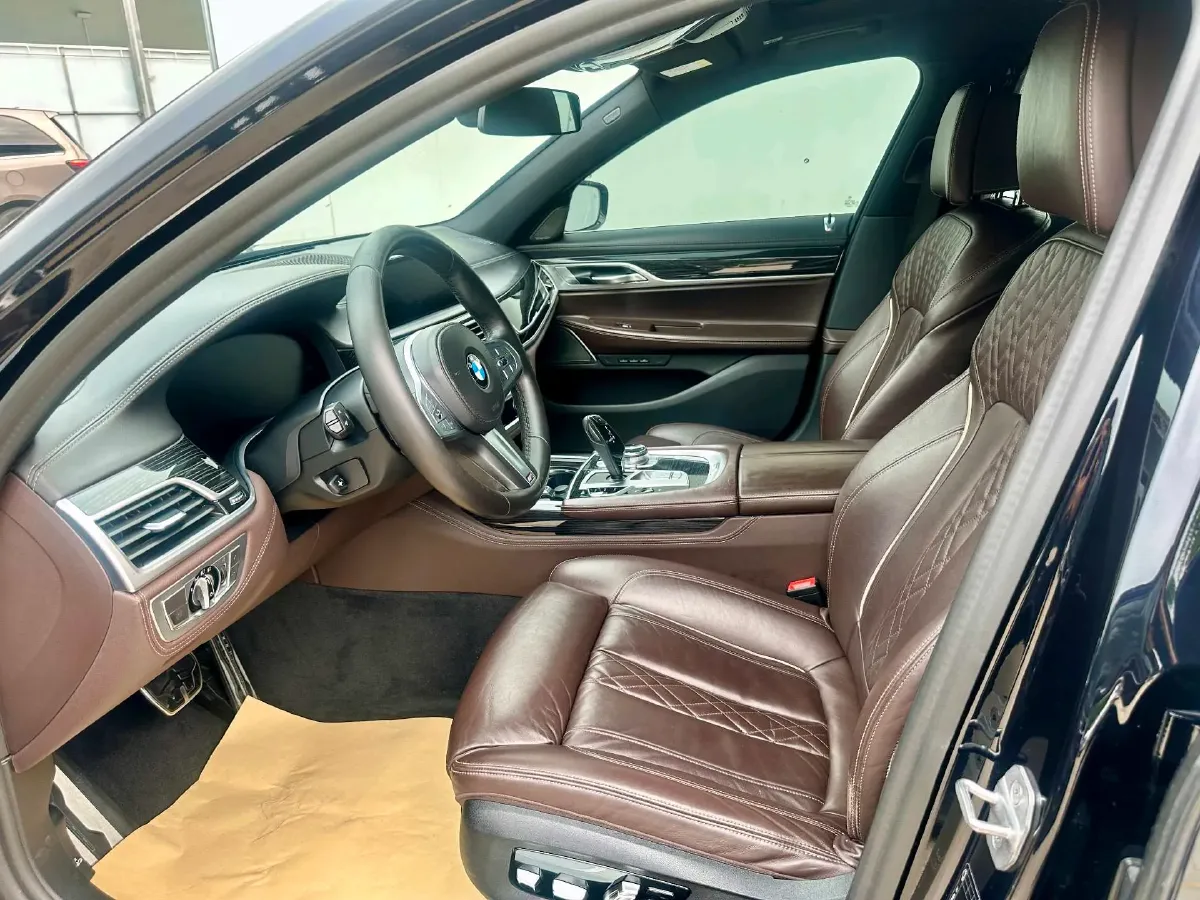 2021 BMW 7 Series 2.0T 265HP L4 8AT,autocango,china used car exporter,china ev exporter,chinese used car exporter,chinese used ev exporter