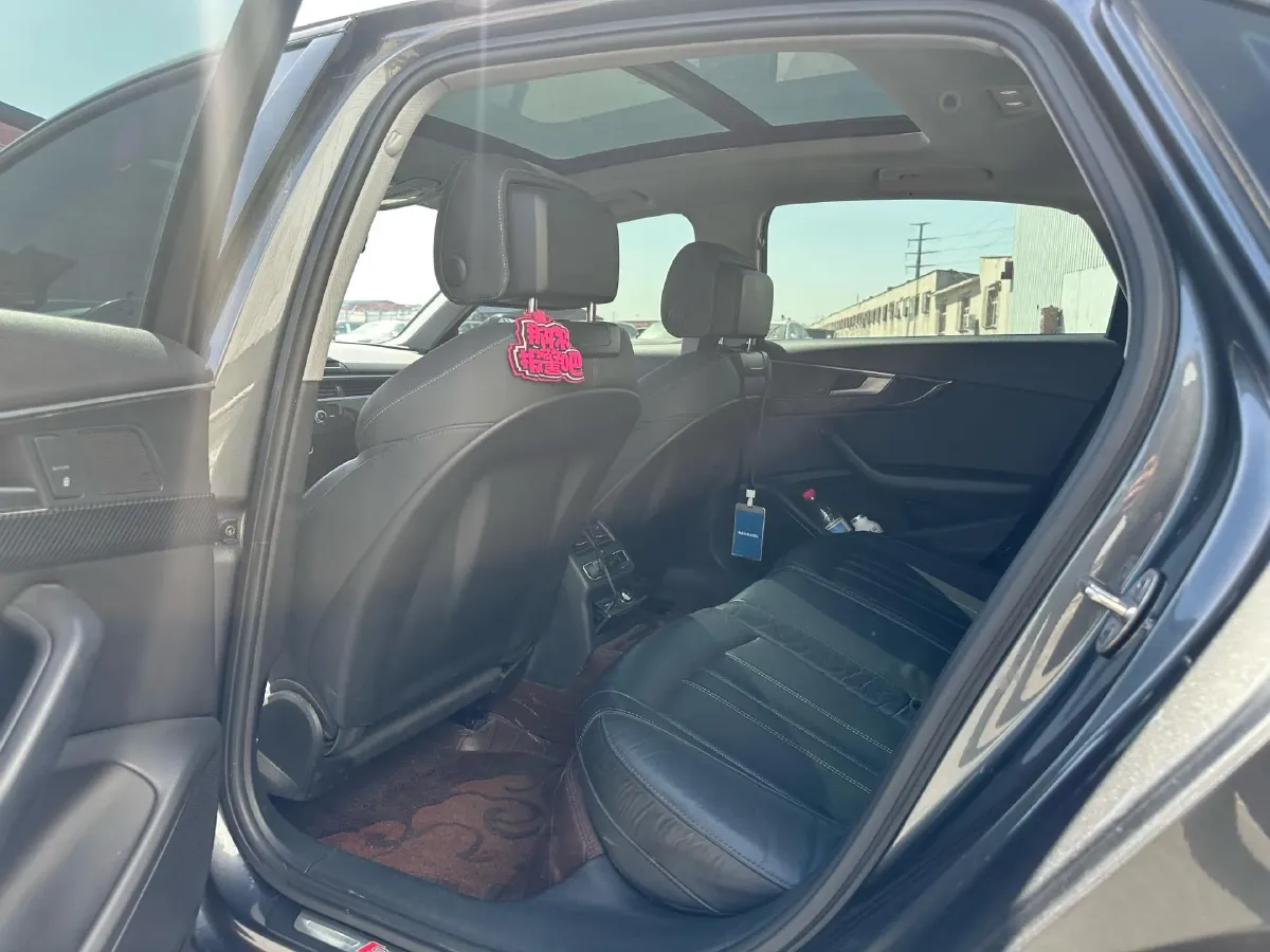 2020 Audi A4L 2.0T 190HP L4 7DCT,autocango,china used car exporter,china ev exporter,chinese used car exporter,chinese used ev exporter