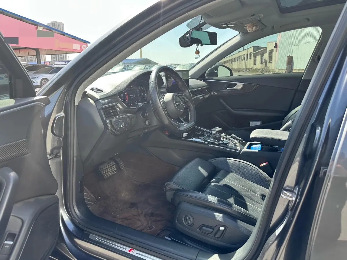 2020 Audi A4L 2.0T 190HP L4 7DCT,autocango,china used car exporter,china ev exporter,chinese used car exporter,chinese used ev exporter