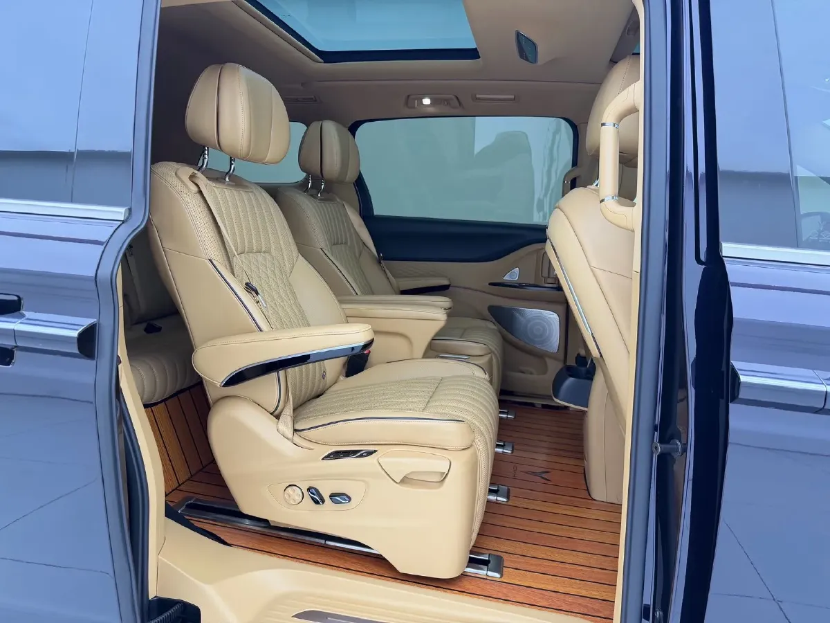 2022 Voyah Dream 1.5T 136HP L4 PHEV 25.57KWH,autocango,china used car exporter,china ev exporter,chinese used car exporter,chinese used ev exporter