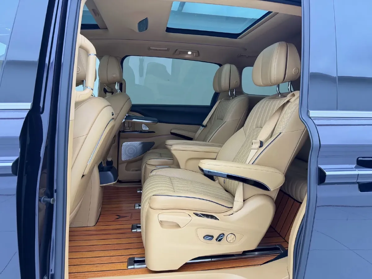 2022 Voyah Dream 1.5T 136HP L4 PHEV 25.57KWH,autocango,china used car exporter,china ev exporter,chinese used car exporter,chinese used ev exporter