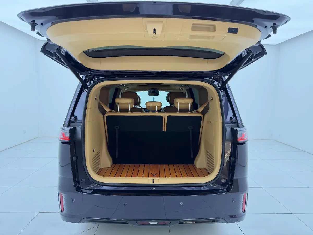 2022 Voyah Dream 1.5T 136HP L4 PHEV 25.57KWH,autocango,china used car exporter,china ev exporter,chinese used car exporter,chinese used ev exporter