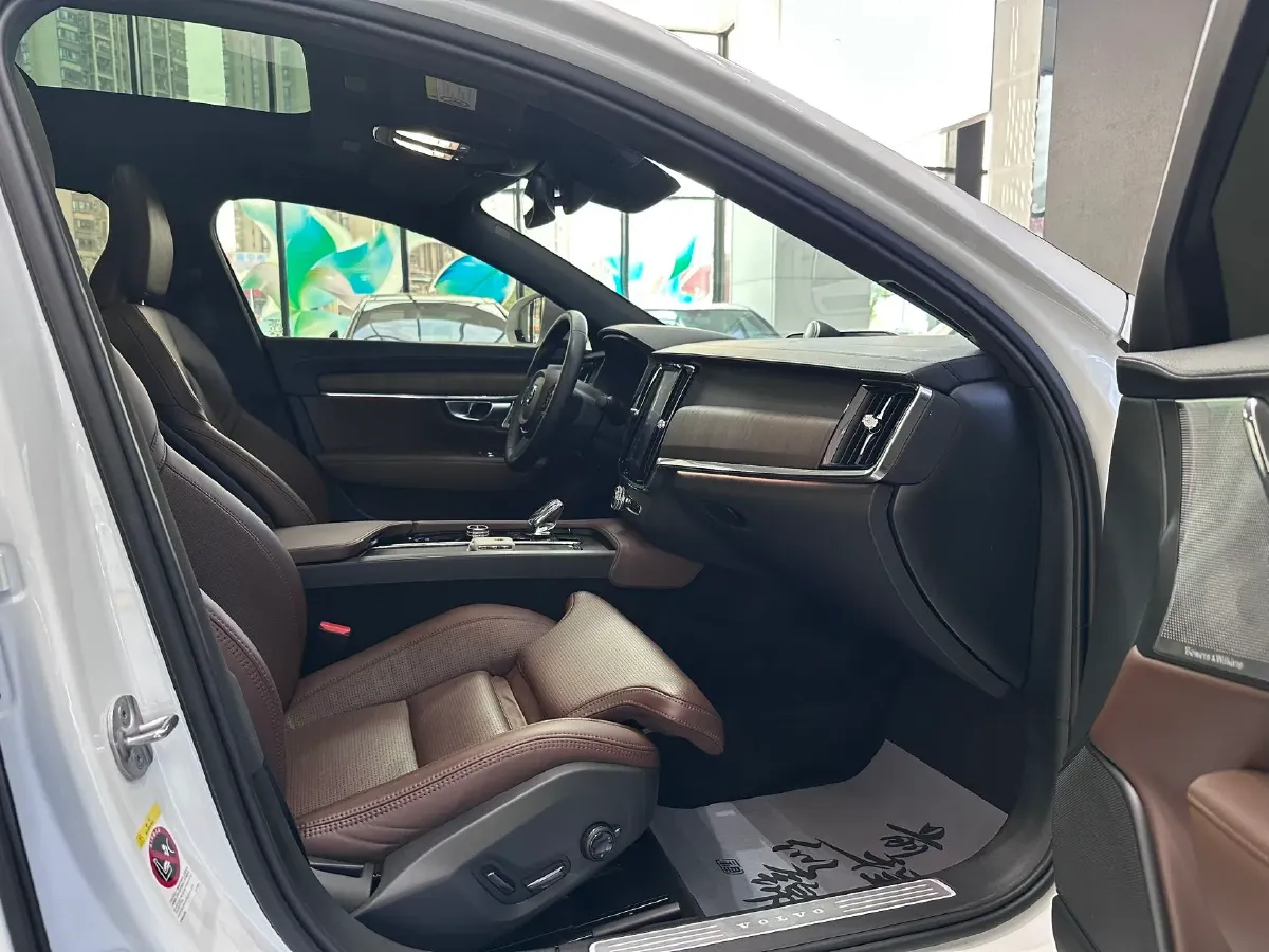 2022 Volvo S90 2.0T 250HP L4 8AT,autocango,china used car exporter,china ev exporter,chinese used car exporter,chinese used ev exporter