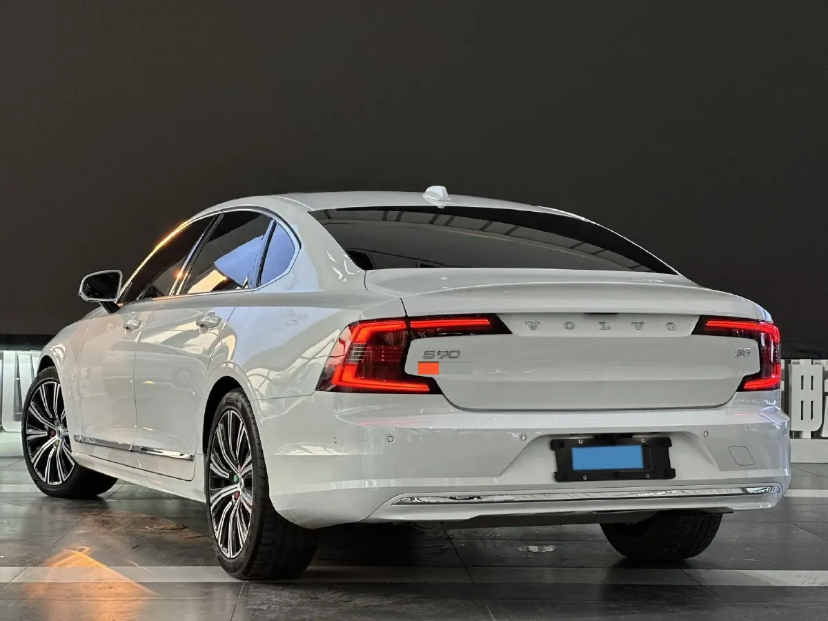 2022 Volvo S90 2.0T 250HP L4 8AT,autocango,china used car exporter,china ev exporter,chinese used car exporter,chinese used ev exporter