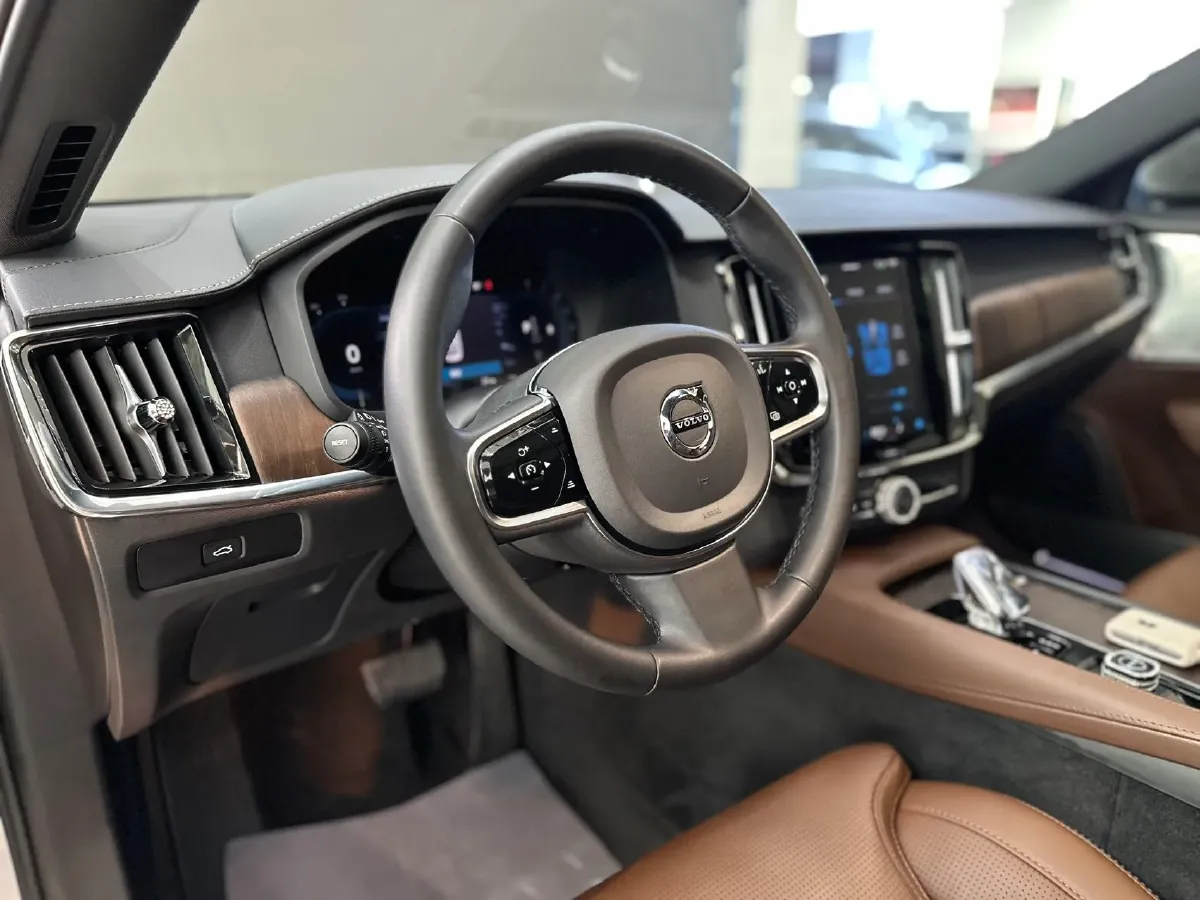 2022 Volvo S90 2.0T 250HP L4 8AT,autocango,china used car exporter,china ev exporter,chinese used car exporter,chinese used ev exporter