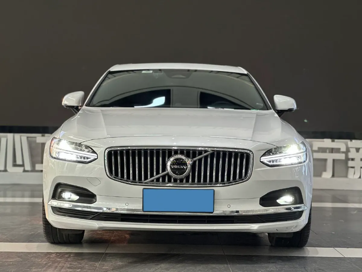 2022 Volvo S90 2.0T 250HP L4 8AT,autocango,china used car exporter,china ev exporter,chinese used car exporter,chinese used ev exporter