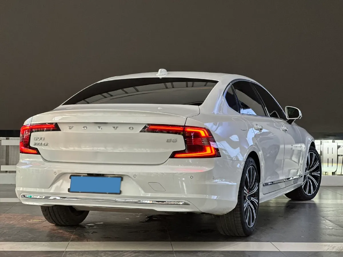 2022 Volvo S90 2.0T 250HP L4 8AT,autocango,china used car exporter,china ev exporter,chinese used car exporter,chinese used ev exporter
