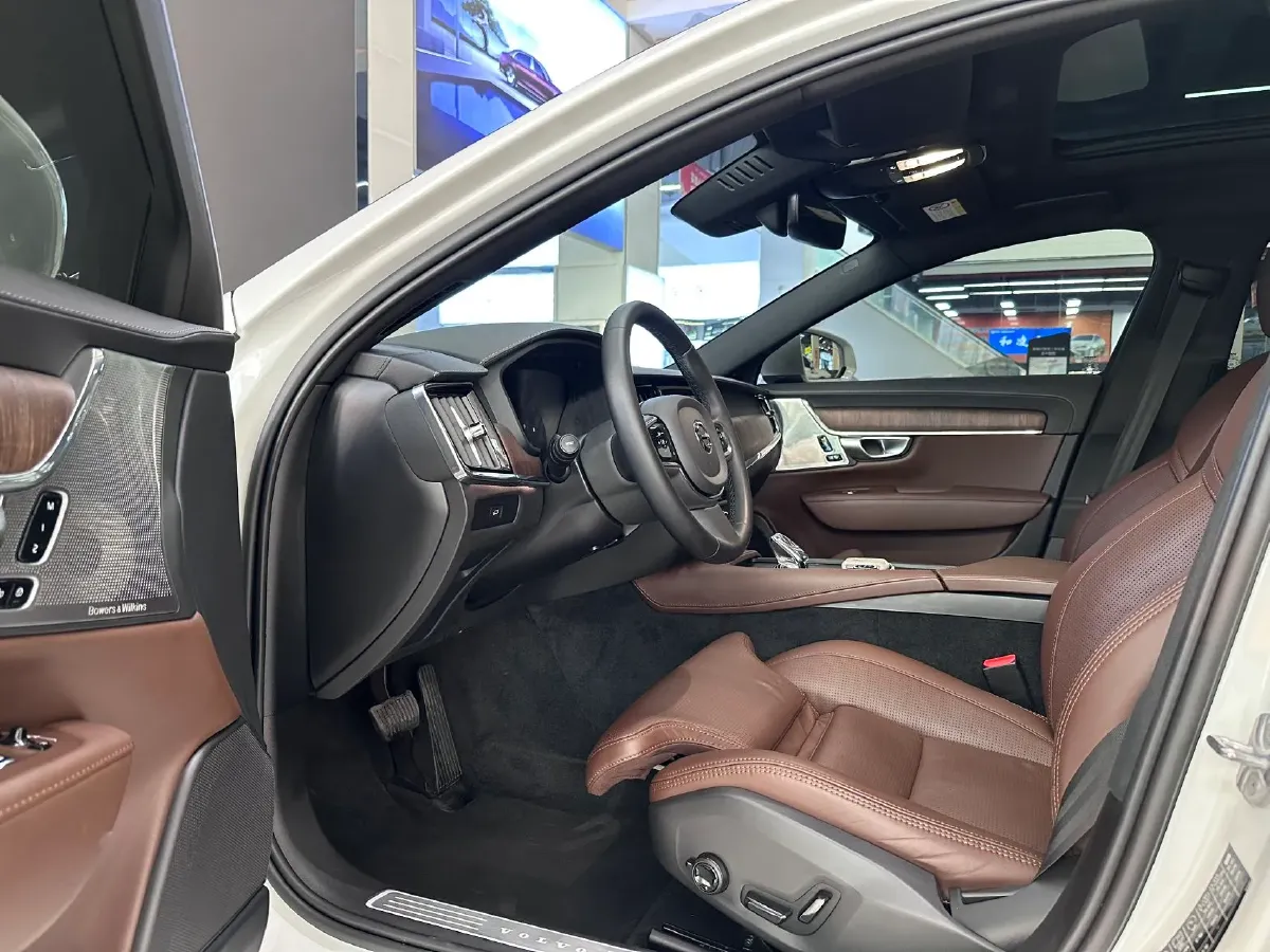 2022 Volvo S90 2.0T 250HP L4 8AT,autocango,china used car exporter,china ev exporter,chinese used car exporter,chinese used ev exporter