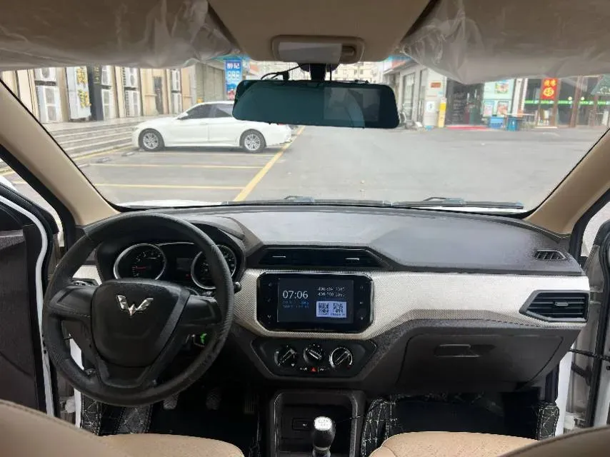 2019 WuLing HongGuang 1.5L 99HP L4 6MT,autocango,china used car exporter,china ev exporter,chinese used car exporter,chinese used ev exporter