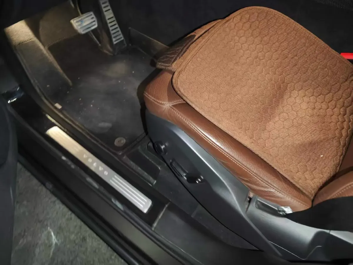 2019 Volvo XC60 2.0T 254HP L4 8AT,autocango,china used car exporter,china ev exporter,chinese used car exporter,chinese used ev exporter