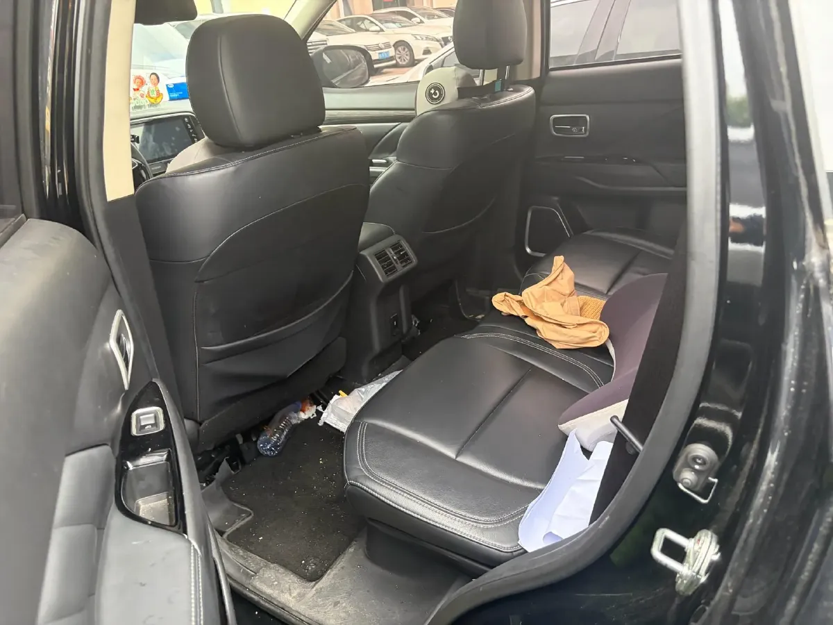 2020 Mitsubishi Outlander 2.0L 166HP L4 CVT,autocango,china used car exporter,china ev exporter,chinese used car exporter,chinese used ev exporter