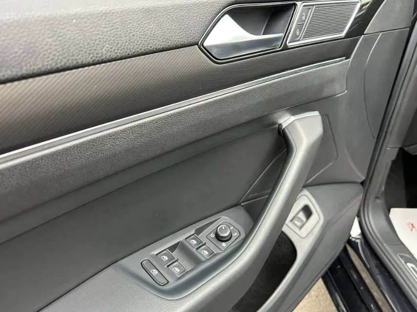 2020 Volkswagen Magotan 2.0T 186HP L4 7DCT,autocango,china used car exporter,china ev exporter,chinese used car exporter,chinese used ev exporter