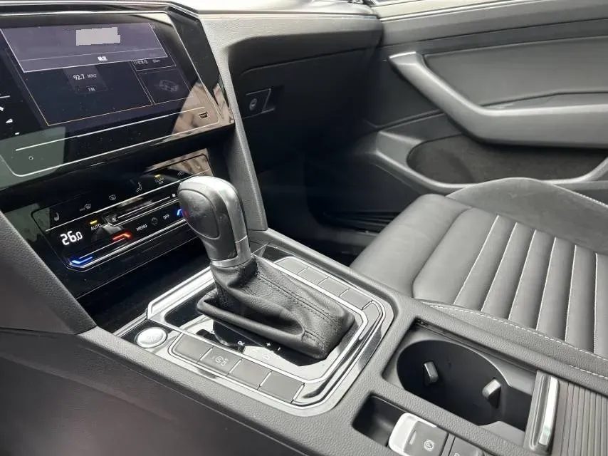 2020 Volkswagen Magotan 2.0T 186HP L4 7DCT,autocango,china used car exporter,china ev exporter,chinese used car exporter,chinese used ev exporter