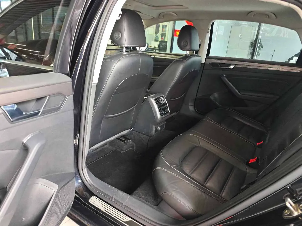 2017 Volkswagen Passat 1.8T 180HP L4 7DCT,autocango,china used car exporter,china ev exporter,chinese used car exporter,chinese used ev exporter