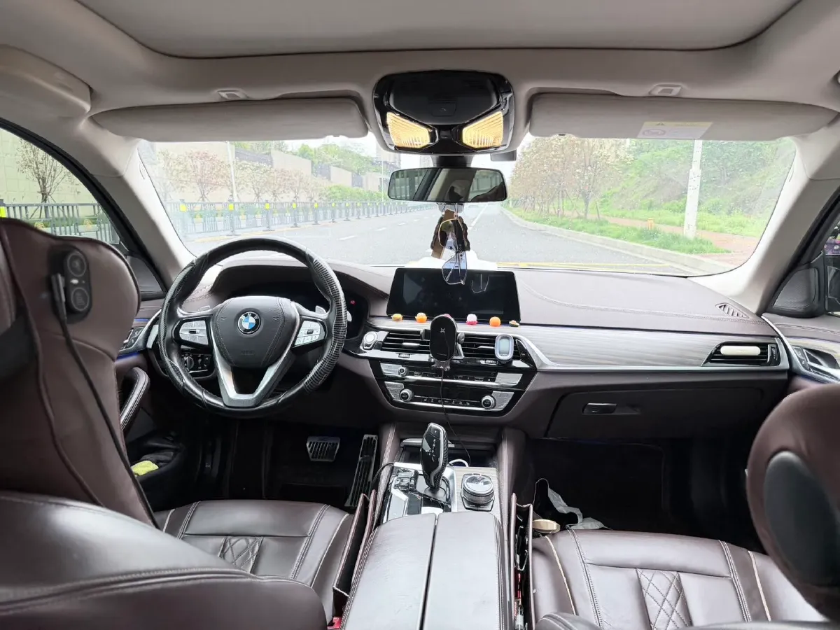 2020 BMW 5 Series 2.0T 252HP L4 8AT,autocango,china used car exporter,china ev exporter,chinese used car exporter,chinese used ev exporter