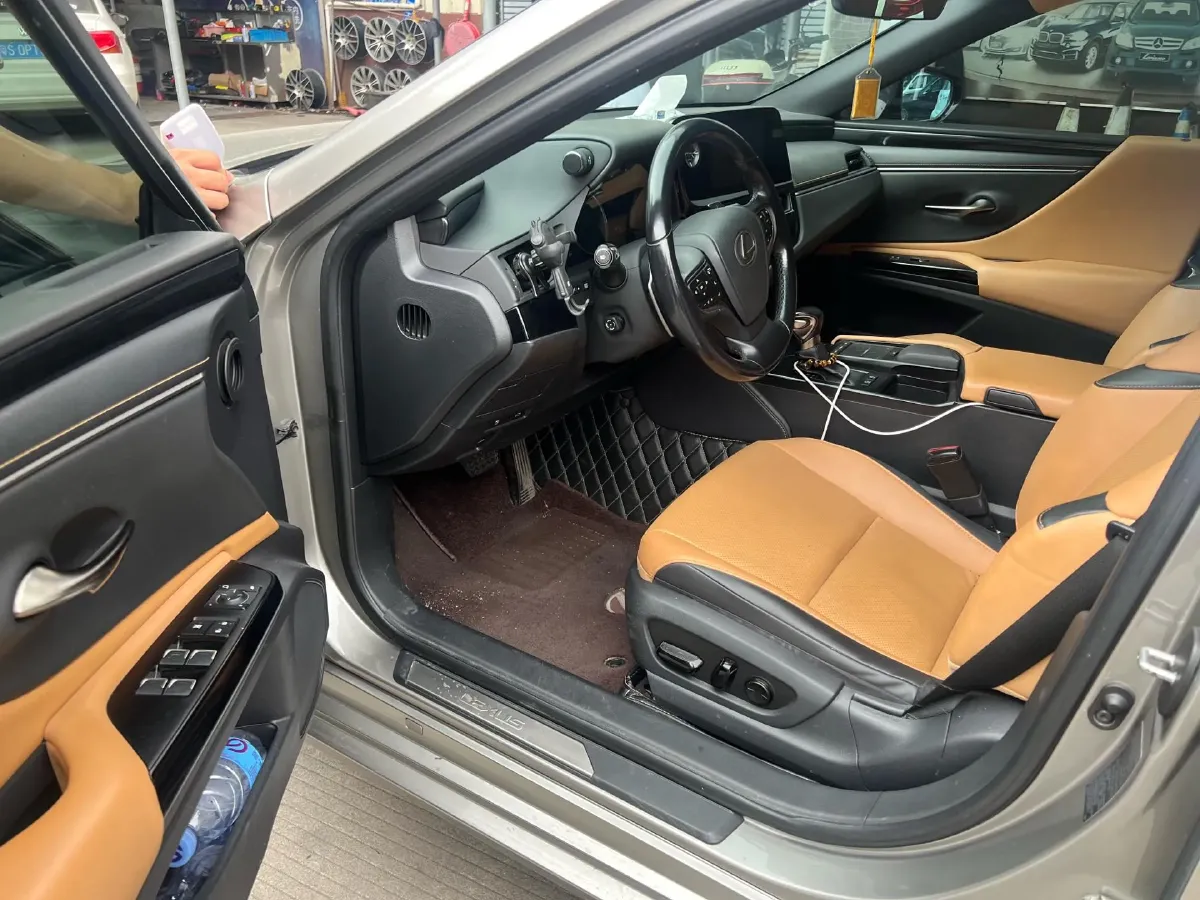 2021 Lexus ES 2.0L 173HP L4 CVT,autocango,china used car exporter,china ev exporter,chinese used car exporter,chinese used ev exporter