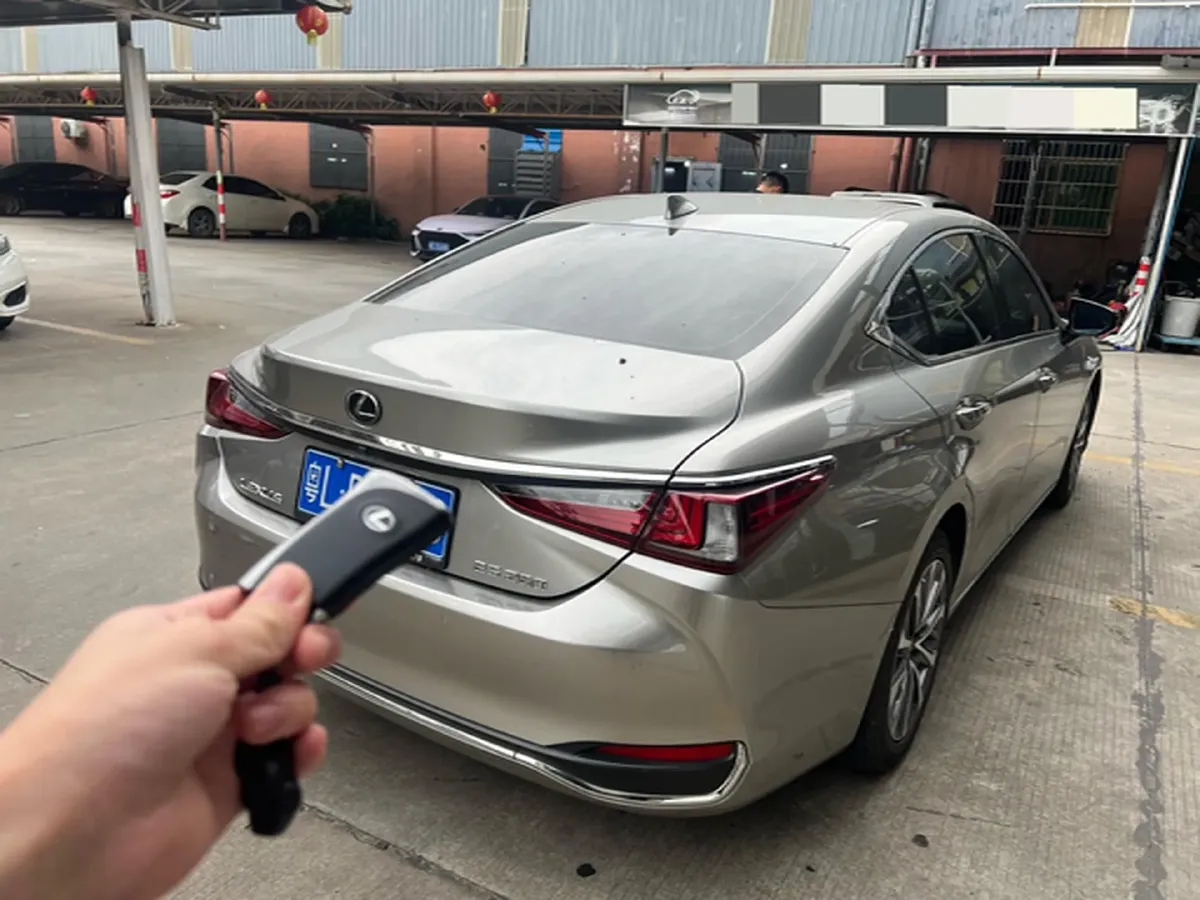 2021 Lexus ES 2.0L 173HP L4 CVT,autocango,china used car exporter,china ev exporter,chinese used car exporter,chinese used ev exporter