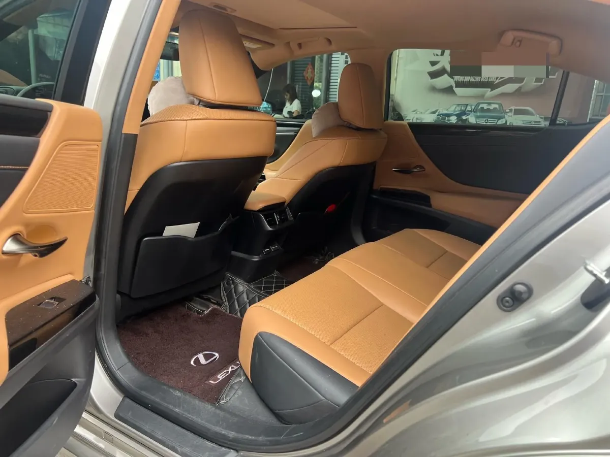 2021 Lexus ES 2.0L 173HP L4 CVT,autocango,china used car exporter,china ev exporter,chinese used car exporter,chinese used ev exporter