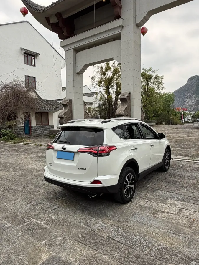 2016 Mitsubishi Outlander 2.0L 150HP L4 CVT,autocango,china used car exporter,china ev exporter,chinese used car exporter,chinese used ev exporter