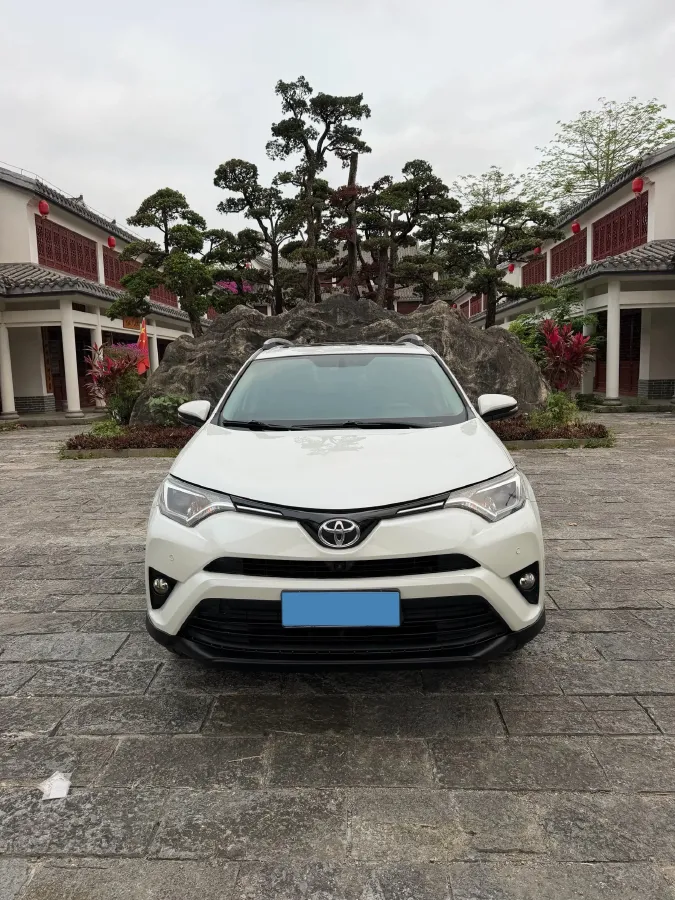 2016 Mitsubishi Outlander 2.0L 150HP L4 CVT,autocango,china used car exporter,china ev exporter,chinese used car exporter,chinese used ev exporter