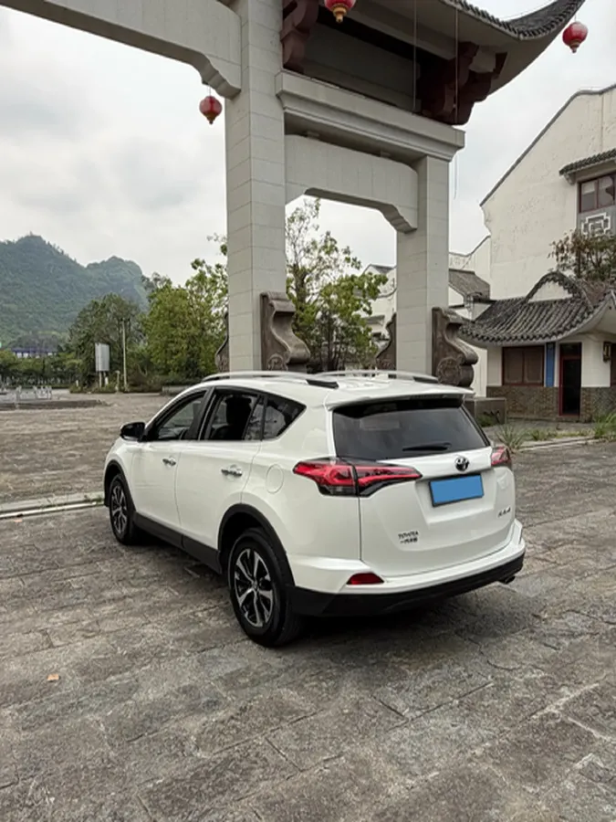 2016 Mitsubishi Outlander 2.0L 150HP L4 CVT,autocango,china used car exporter,china ev exporter,chinese used car exporter,chinese used ev exporter
