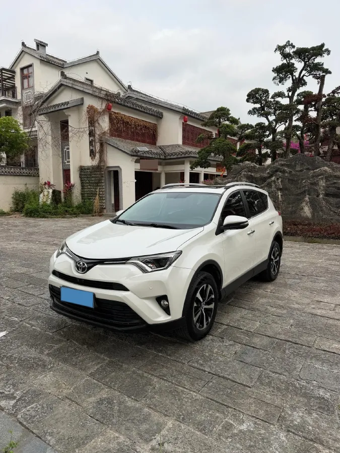 2016 Mitsubishi Outlander 2.0L 150HP L4 CVT,autocango,china used car exporter,china ev exporter,chinese used car exporter,chinese used ev exporter