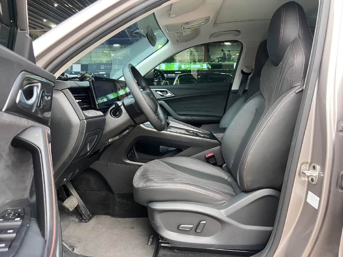 2024 Roewe D5X DMH 1.5T 150HP L4 2DHT PHEV 21.4KWH,autocango,china used car exporter,china ev exporter,chinese used car exporter,chinese used ev exporter