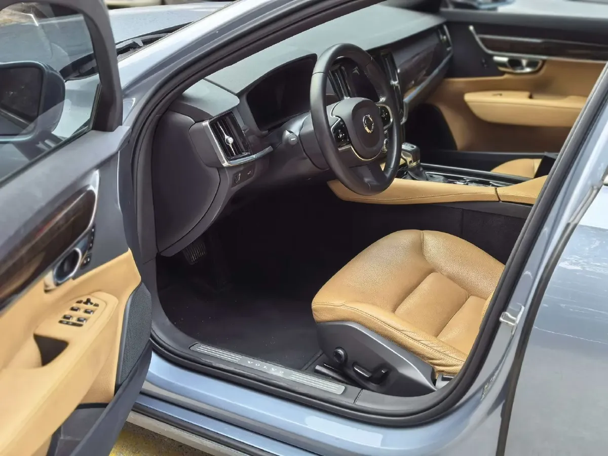 2018 Volvo S90 2.0T 190HP L4 8AT,autocango,china used car exporter,china ev exporter,chinese used car exporter,chinese used ev exporter