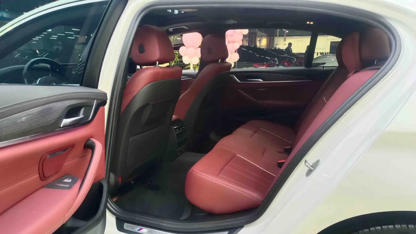 2022 BMW 5 Series 2.0T 184HP L4 8AT PHEV 17.7KWH,autocango,china used car exporter,china ev exporter,chinese used car exporter,chinese used ev exporter