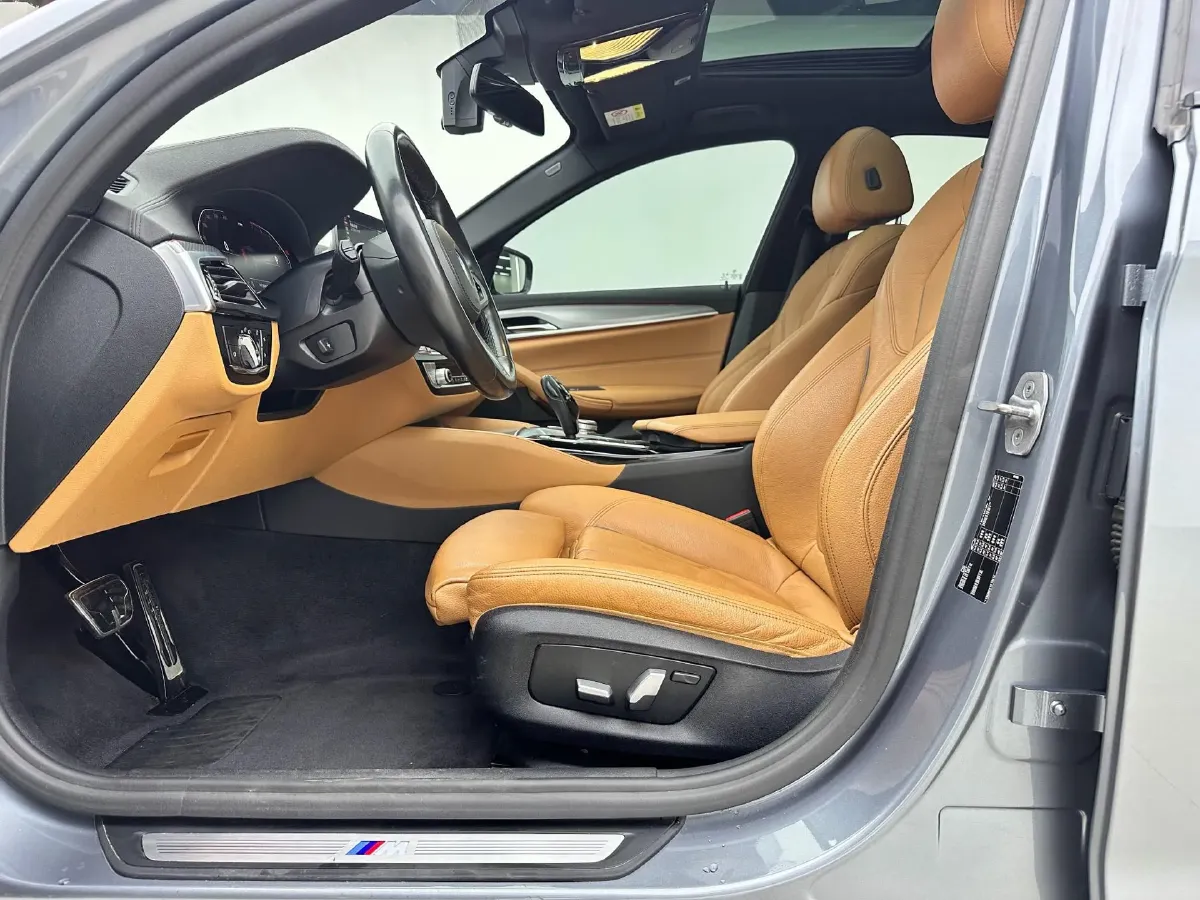 2020 BMW 5 Series 2.0T 184HP L4 8AT,autocango,china used car exporter,china ev exporter,chinese used car exporter,chinese used ev exporter