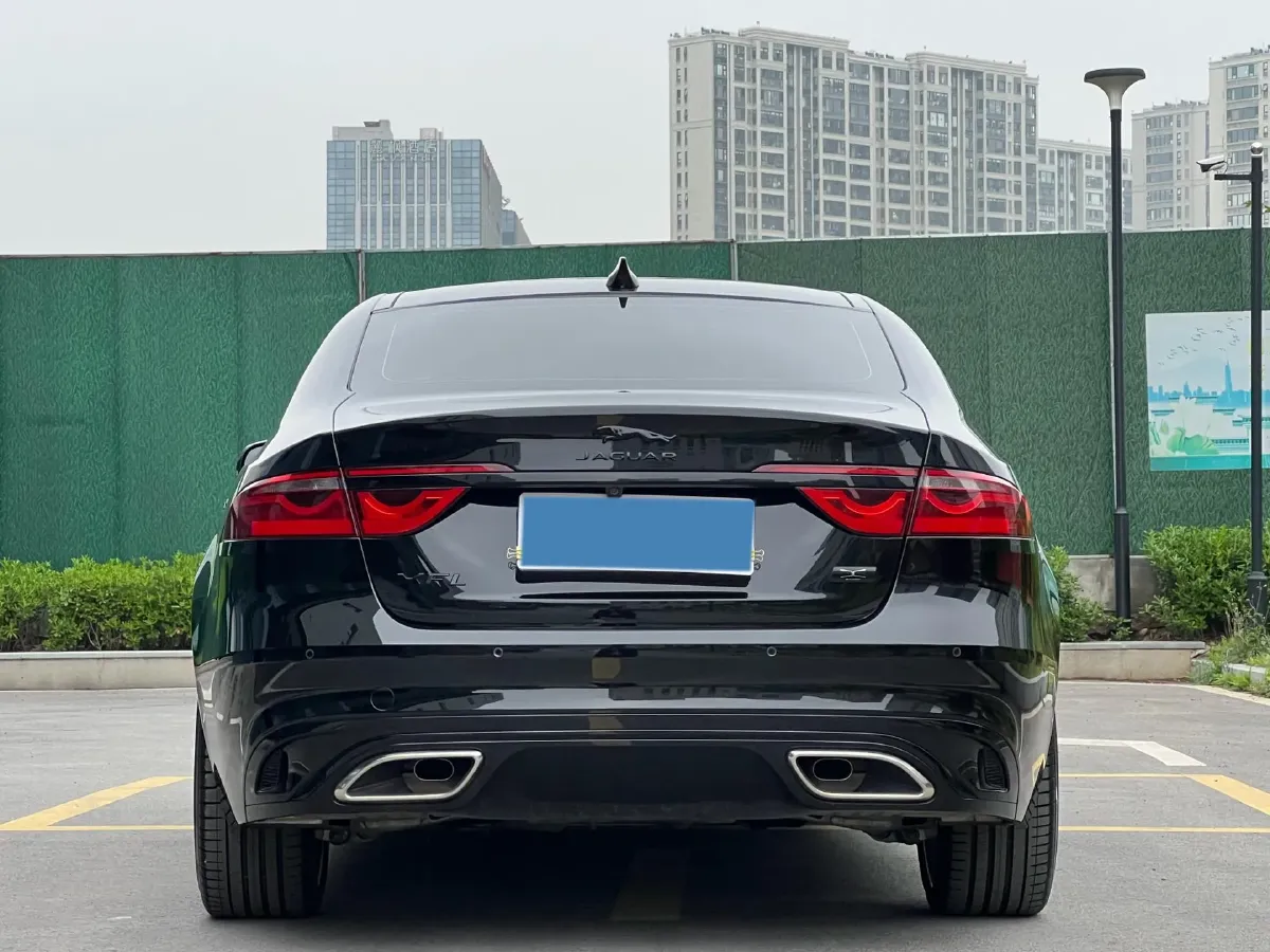 2025 Jaguar XFL 2.0T 300HP L4 8AT,autocango,china used car exporter,china ev exporter,chinese used car exporter,chinese used ev exporter