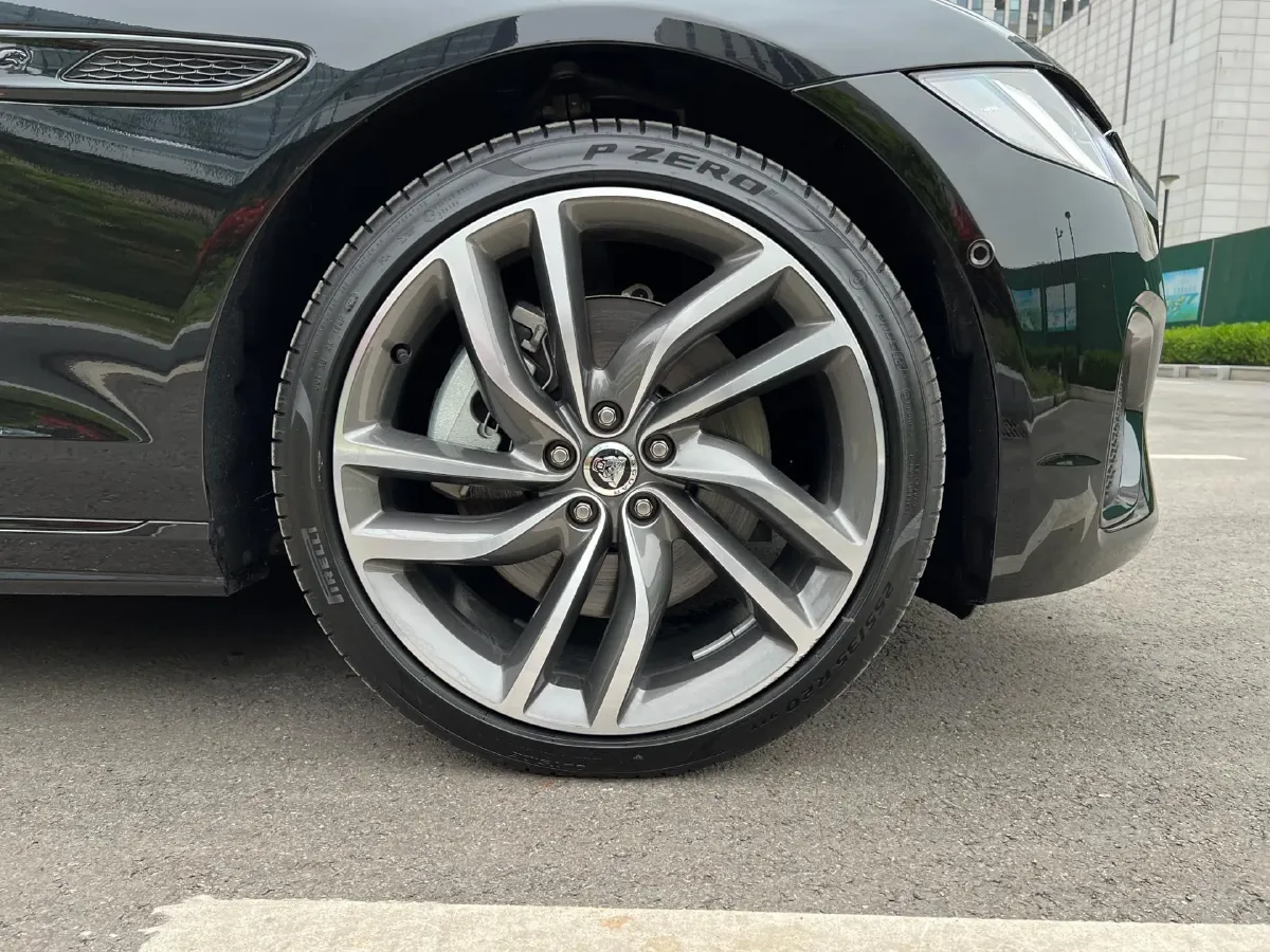 2025 Jaguar XFL 2.0T 300HP L4 8AT,autocango,china used car exporter,china ev exporter,chinese used car exporter,chinese used ev exporter