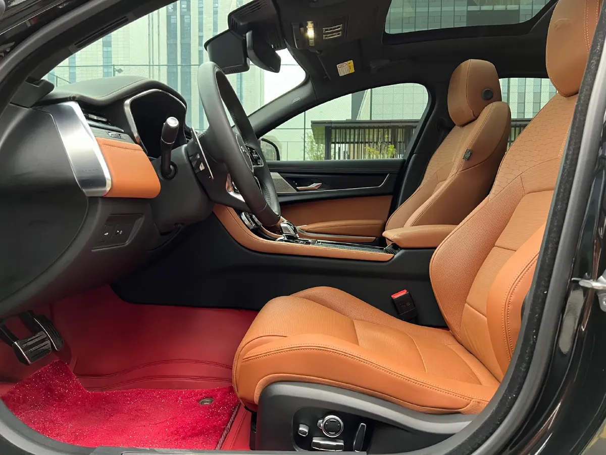 2025 Jaguar XFL 2.0T 300HP L4 8AT,autocango,china used car exporter,china ev exporter,chinese used car exporter,chinese used ev exporter