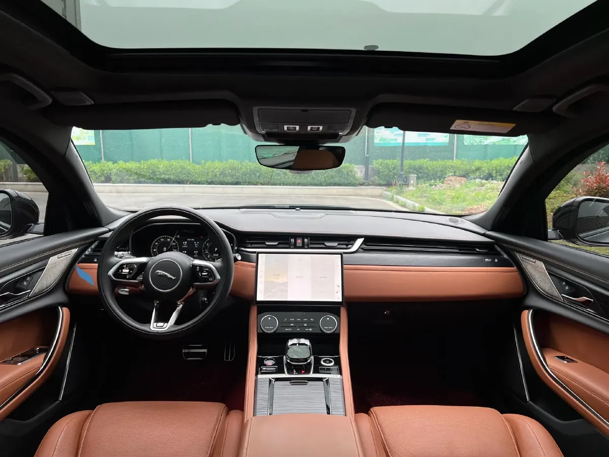 2025 Jaguar XFL 2.0T 300HP L4 8AT,autocango,china used car exporter,china ev exporter,chinese used car exporter,chinese used ev exporter