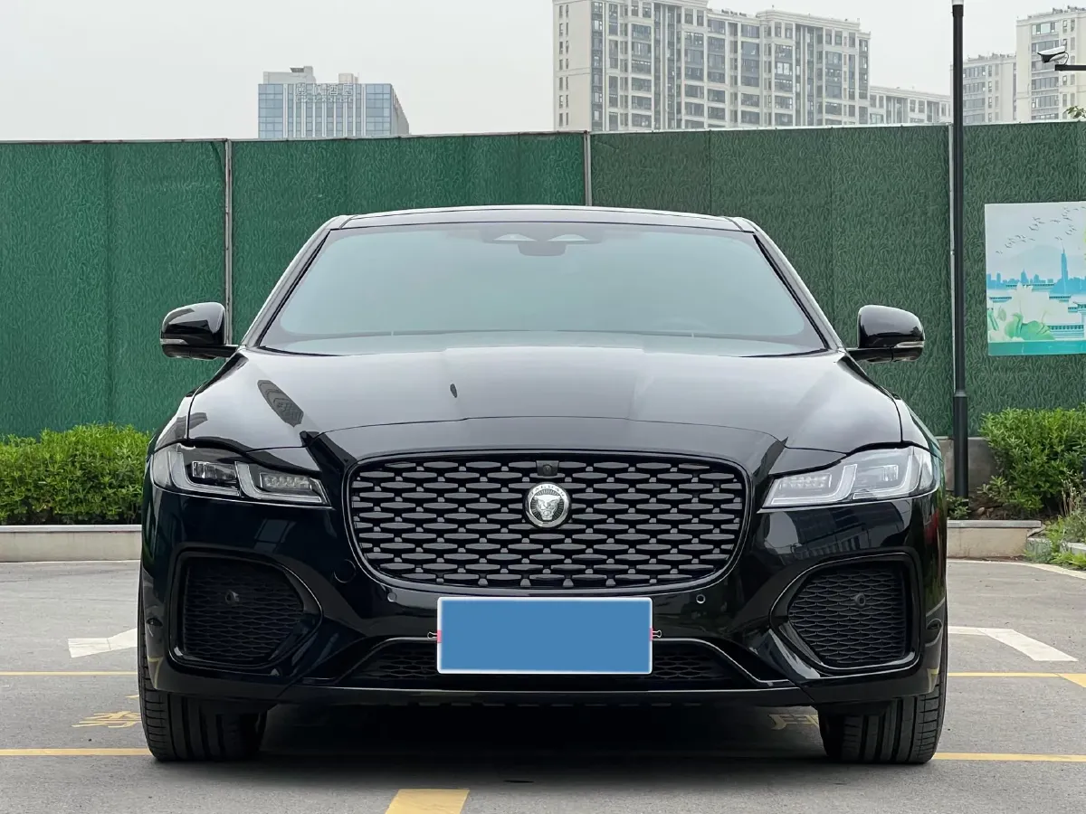 2025 Jaguar XFL 2.0T 300HP L4 8AT,autocango,china used car exporter,china ev exporter,chinese used car exporter,chinese used ev exporter