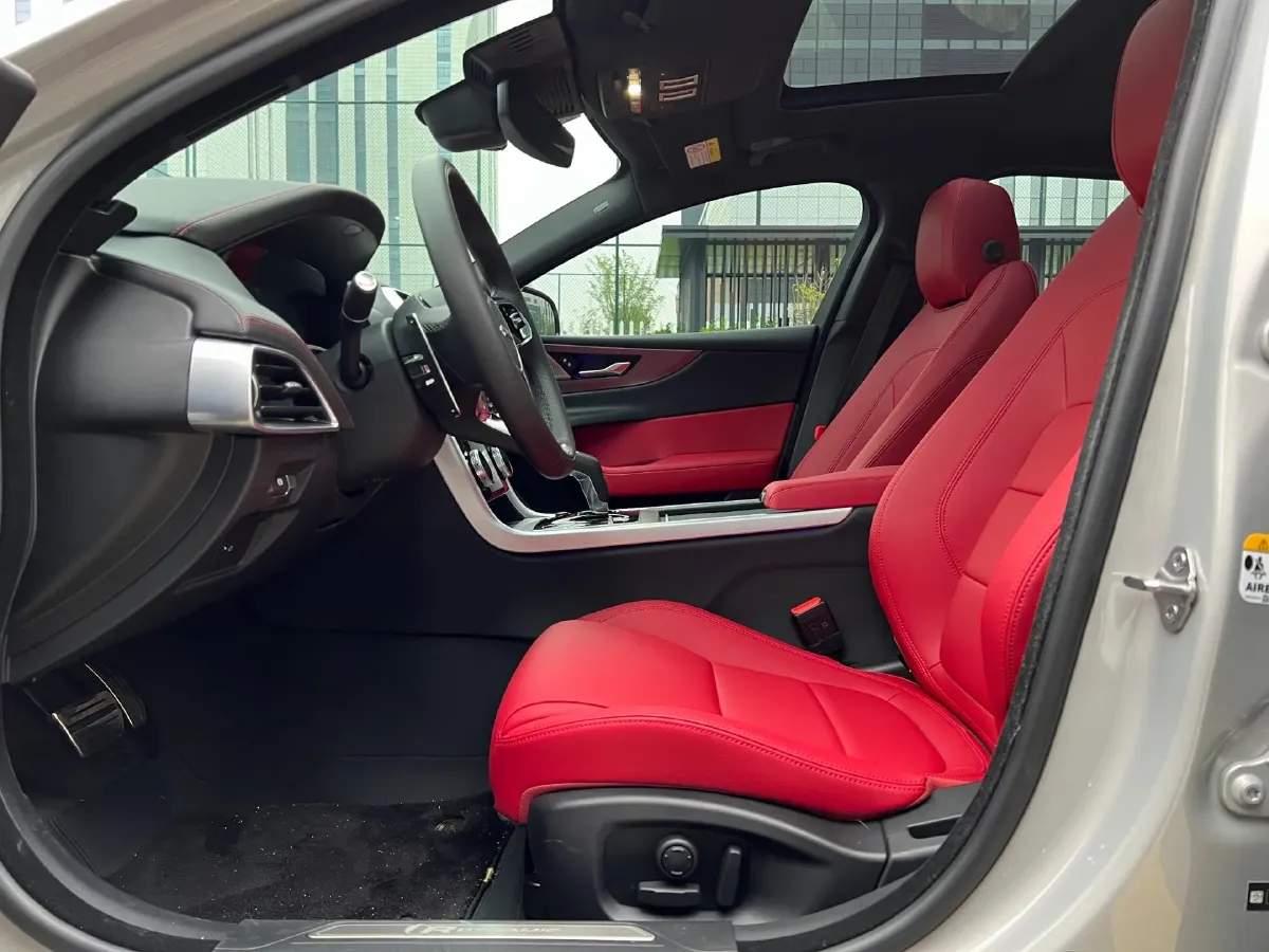 2025 Jaguar XEL 2.0T 250HP L4 8AT,autocango,china used car exporter,china ev exporter,chinese used car exporter,chinese used ev exporter