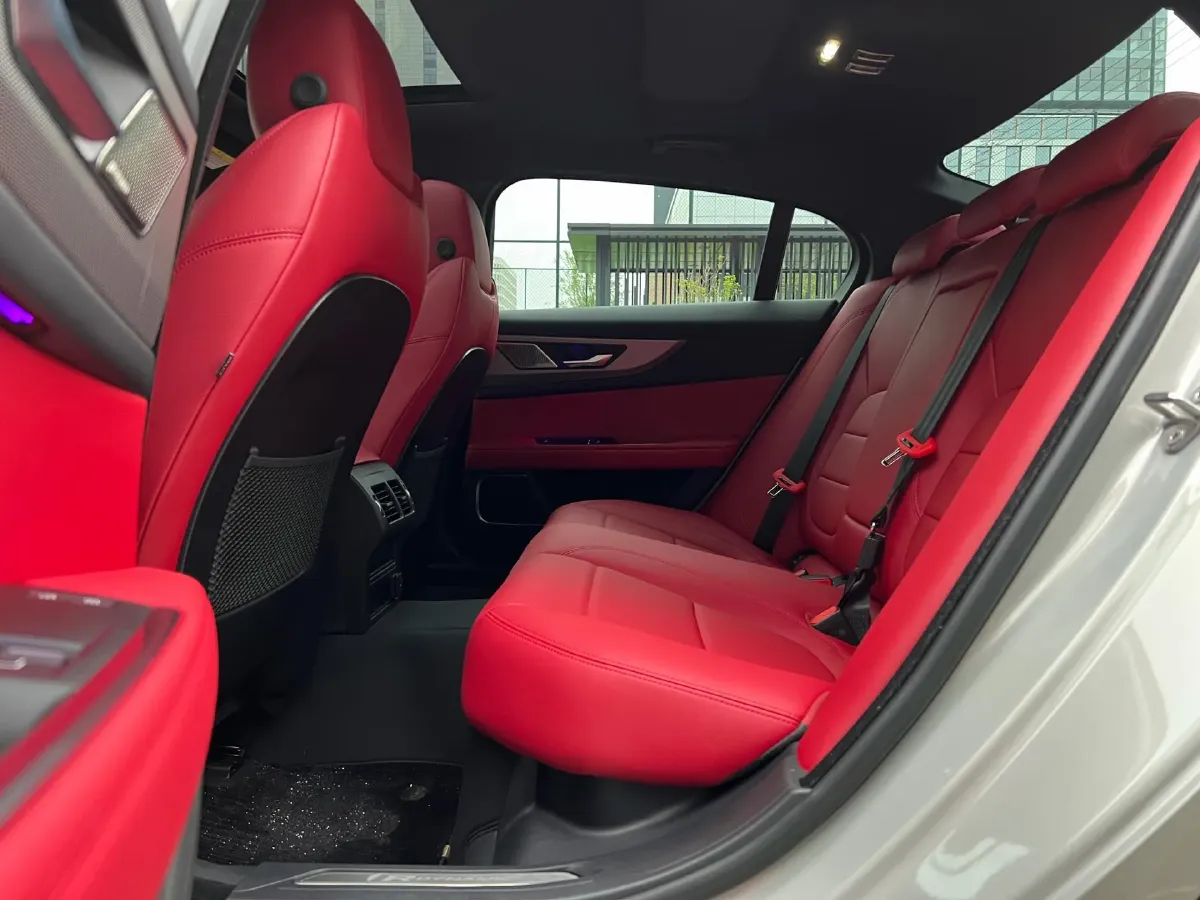 2025 Jaguar XEL 2.0T 250HP L4 8AT,autocango,china used car exporter,china ev exporter,chinese used car exporter,chinese used ev exporter