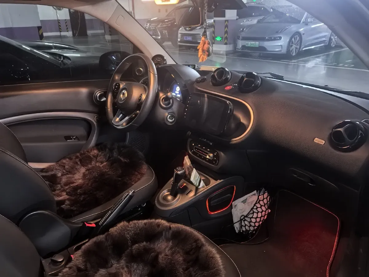 2019 Smart smart fortwo 0.9T 90HP L3 6DCT,autocango,china used car exporter,china ev exporter,chinese used car exporter,chinese used ev exporter