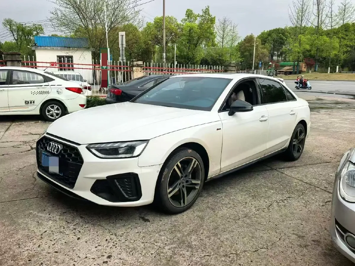 2022 Audi A4L 2.0T 190HP L4 7DCT,autocango,china used car exporter,china ev exporter,chinese used car exporter,chinese used ev exporter